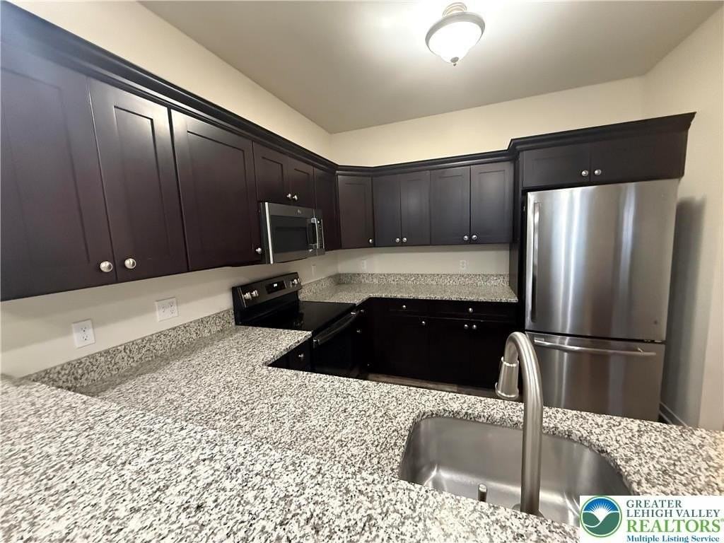 39 John Aly - Photo 6 of 17