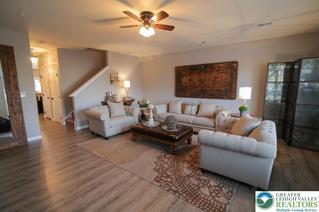 617 Linden St - Photo 2 of 9