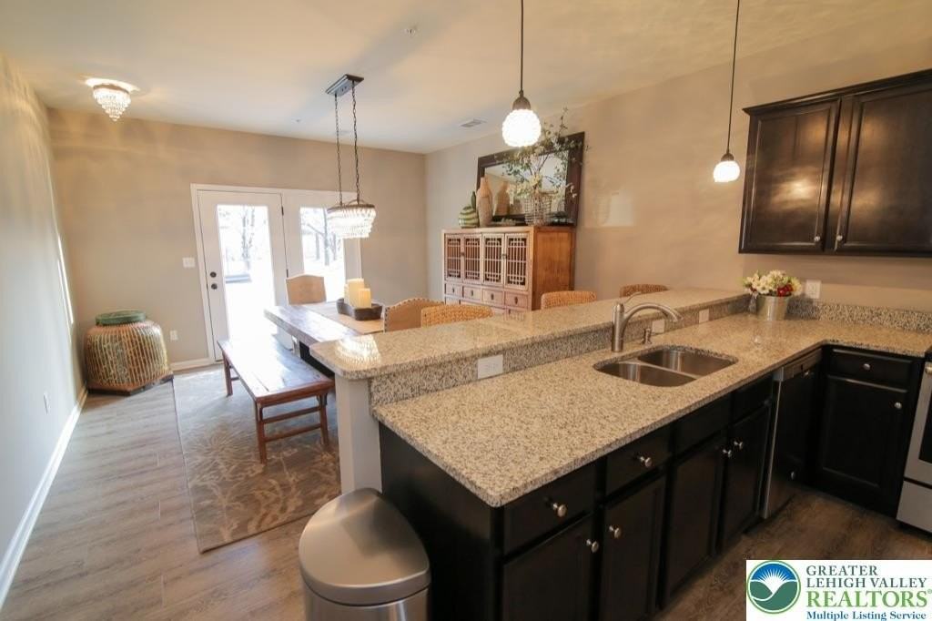 617 Linden St - Photo 3 of 9