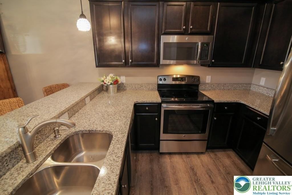 617 Linden St - Photo 5 of 9