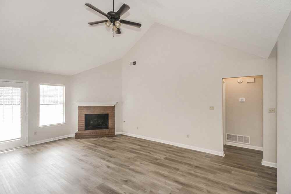 6987 Country Walk Dr - Photo 3 of 16