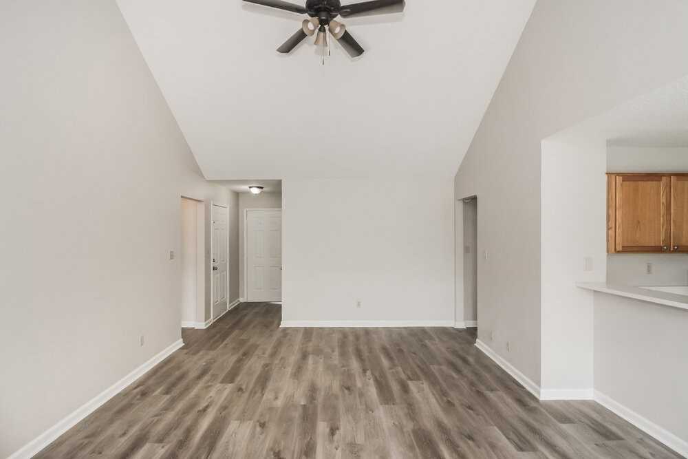 6987 Country Walk Dr - Photo 5 of 16