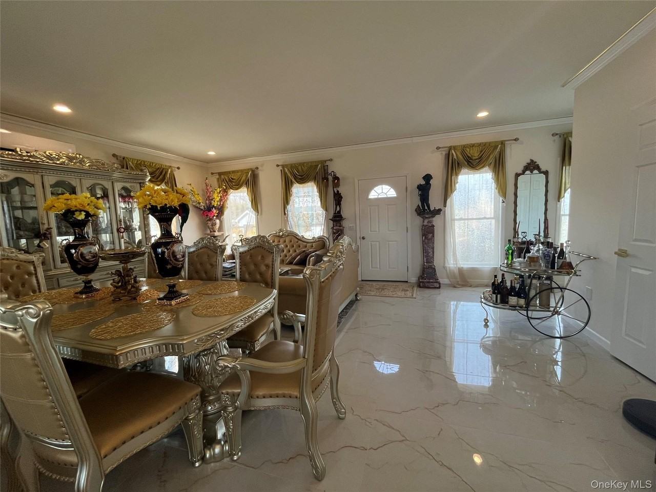 126 Trafalgar Dr - Photo 2 of 19