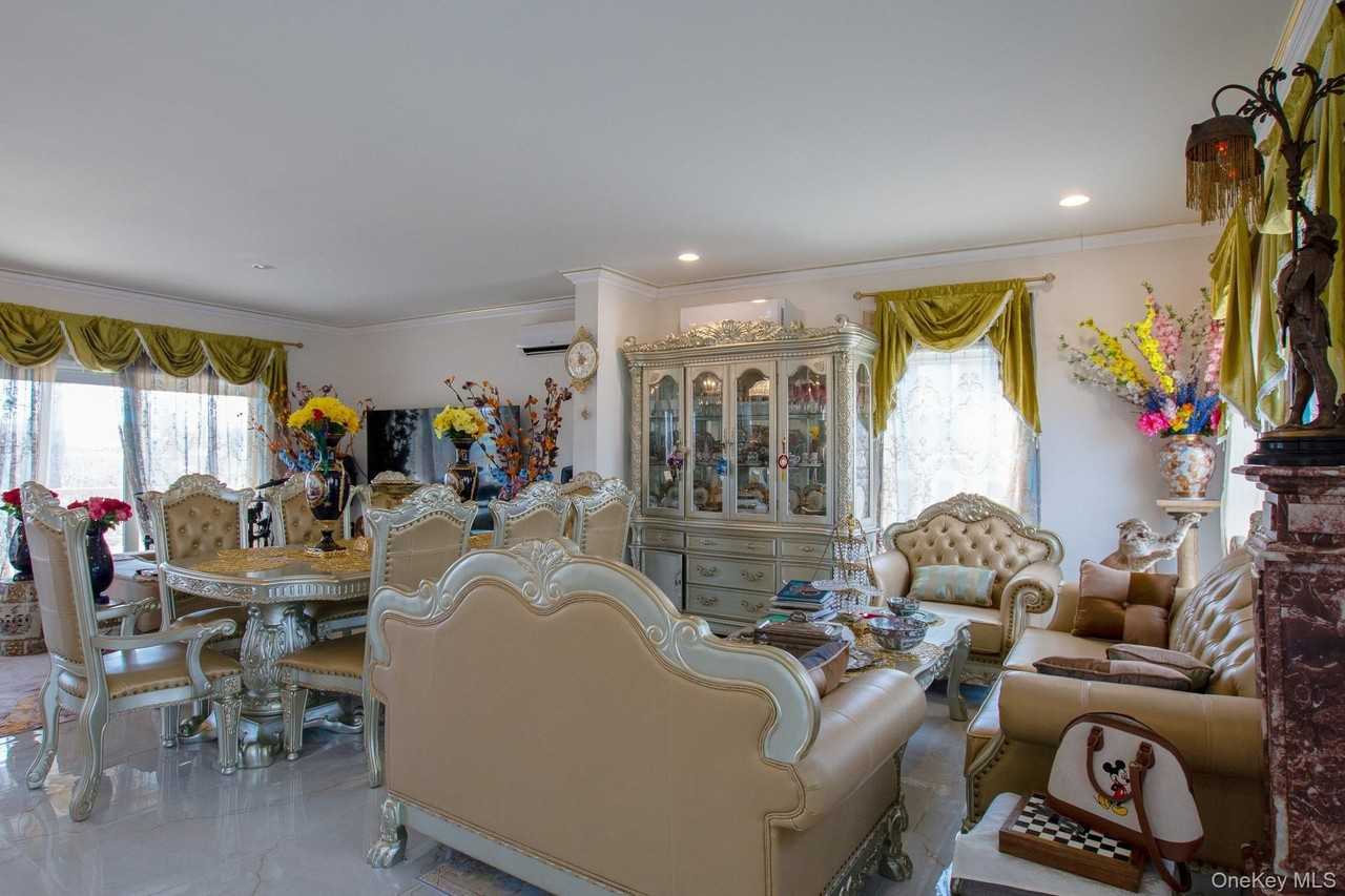 126 Trafalgar Dr - Photo 3 of 19