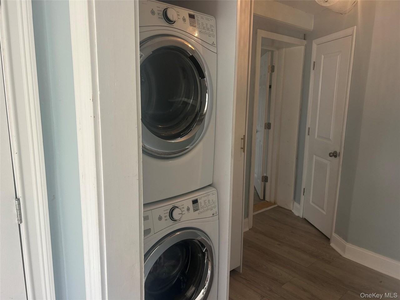 341 E Hudson St - Photo 3 of 15