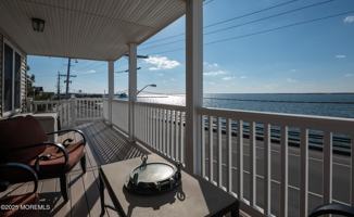 featured image of 300 N Bayview Ave