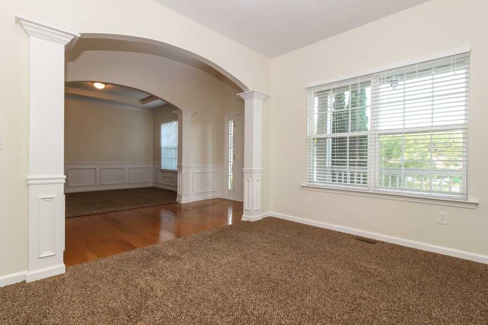 129 Lilyfield Ln - Photo 2 of 17