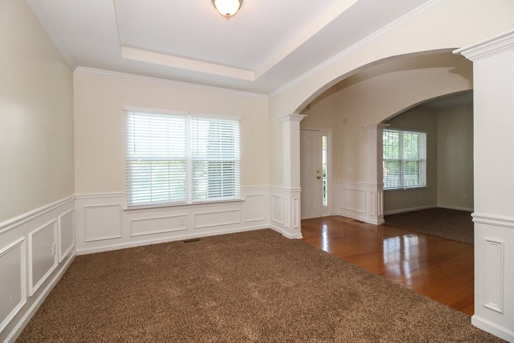 129 Lilyfield Ln - Photo 3 of 17