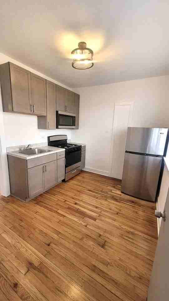 1107 N Avers Ave Apt 3 - Photo 7 of 13