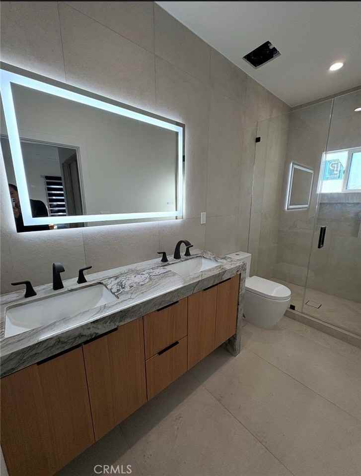 417 W Franklin Ave - Photo 2 of 4