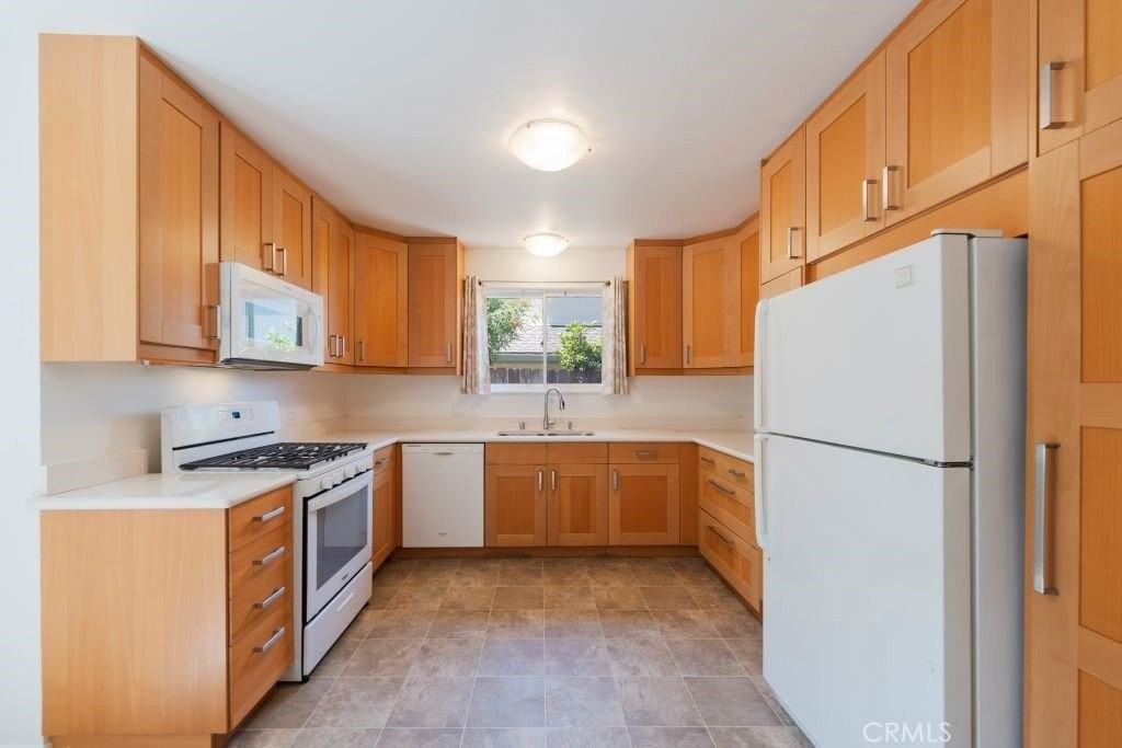 218 Calle De Arboles - Photo 4 of 35