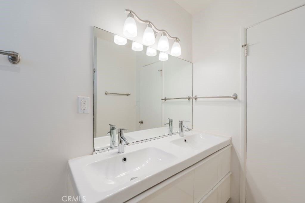 218 Calle De Arboles - Photo 6 of 35