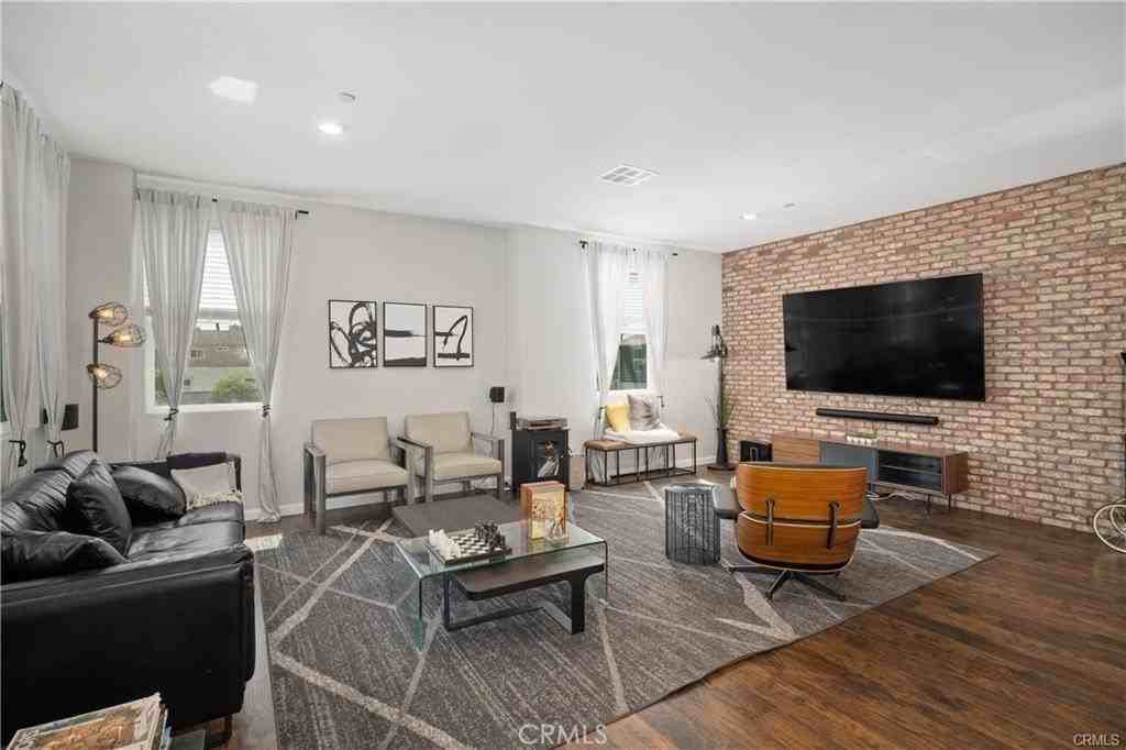 24524 Channel Ct - Photo 4 of 10