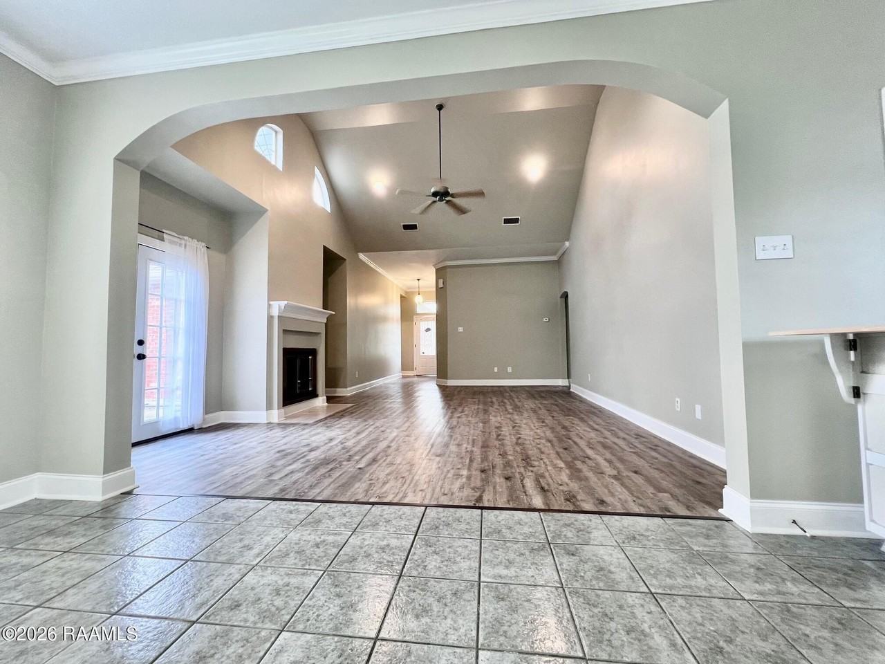 101 Wildflower Ln - Photo 2 of 10