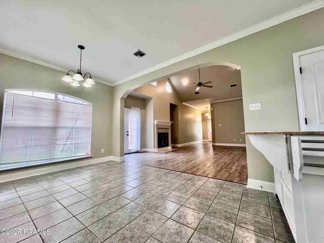 101 Wildflower Ln - Photo 4 of 10