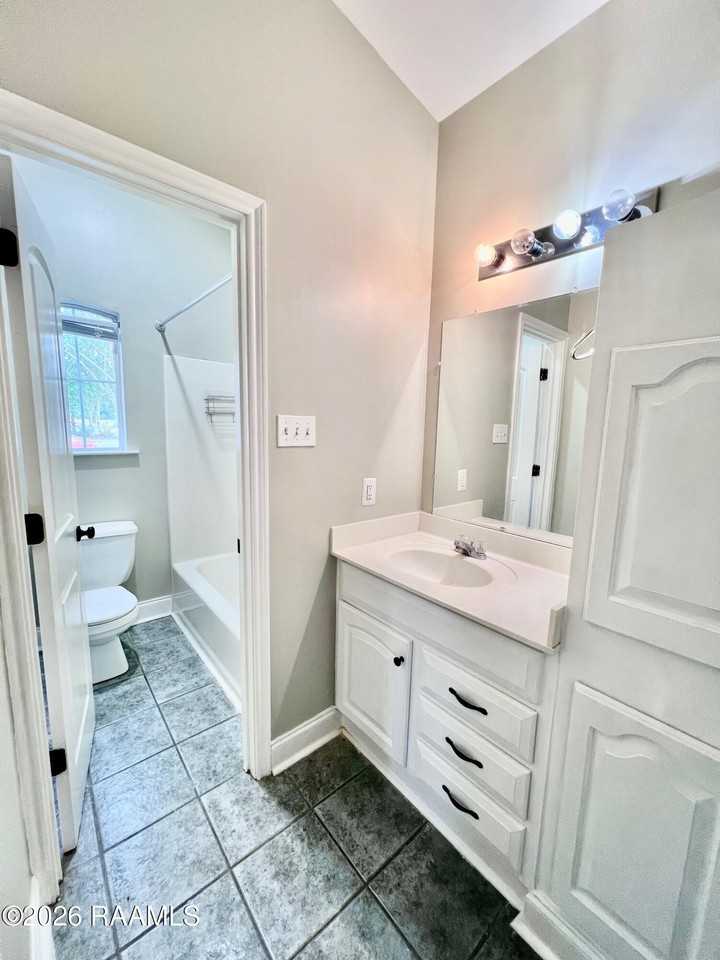 101 Wildflower Ln - Photo 6 of 10