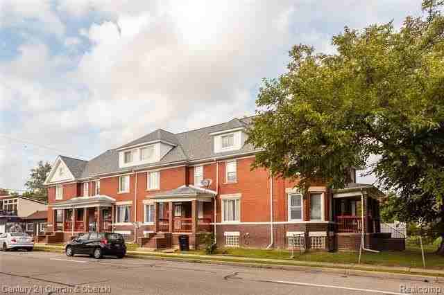 405 E Philadelphia St - Photo 2 of 42