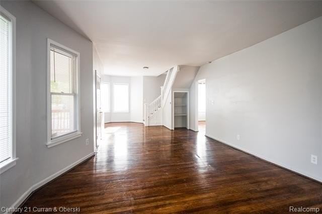 405 E Philadelphia St - Photo 5 of 42