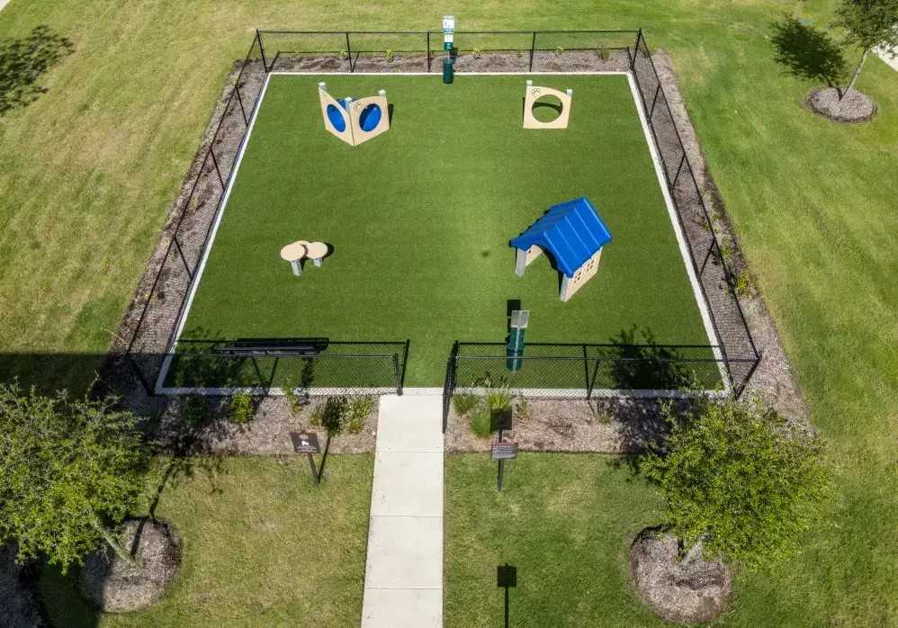 Emerald Place - Photo 4 of 14