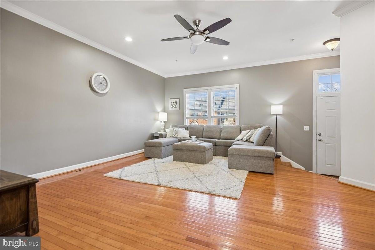 10823 Wadsworth Rd - Photo 6 of 22