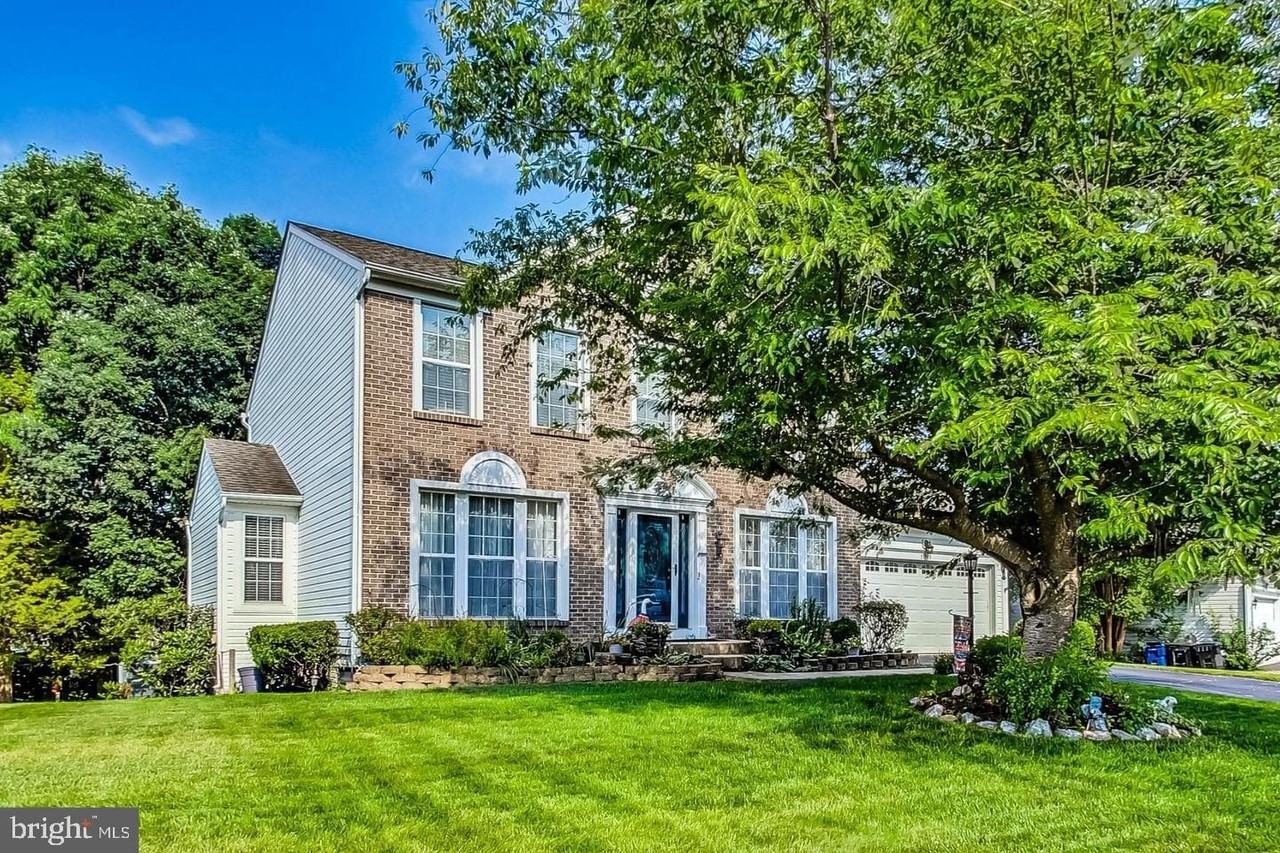 15385 Bevanwood Dr - Photo 2 of 50