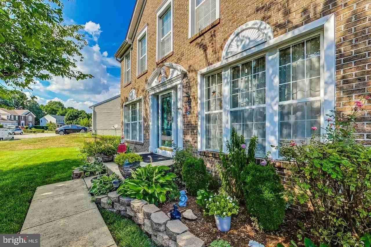 15385 Bevanwood Dr - Photo 3 of 50