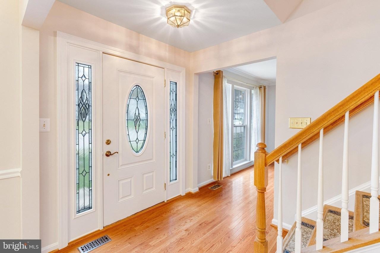 15385 Bevanwood Dr - Photo 4 of 50