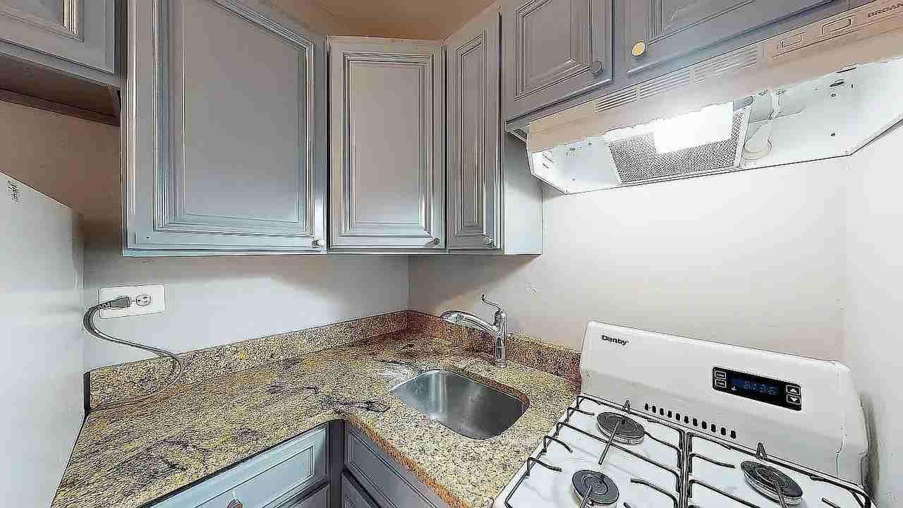 928 2nd Ave #8 - Photo 7 of 10