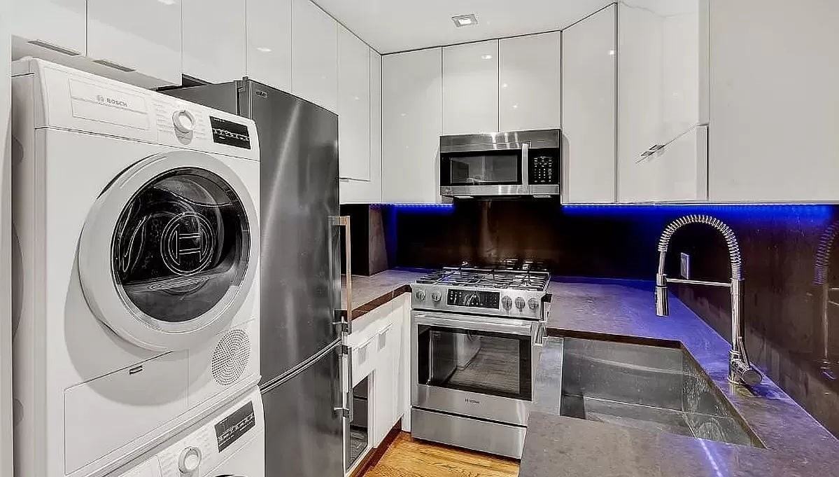 330 E 6th St #4R - Photo 5 of 7