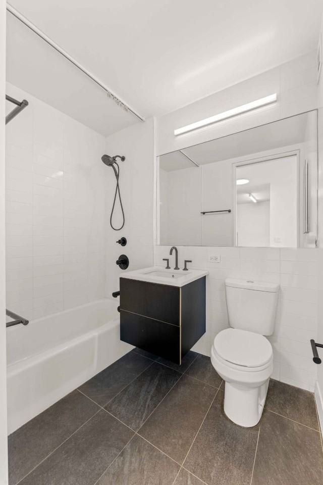 250 E Houston St #7L - Photo 5 of 15