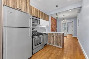 featured image of 540 Bainbridge St #2L