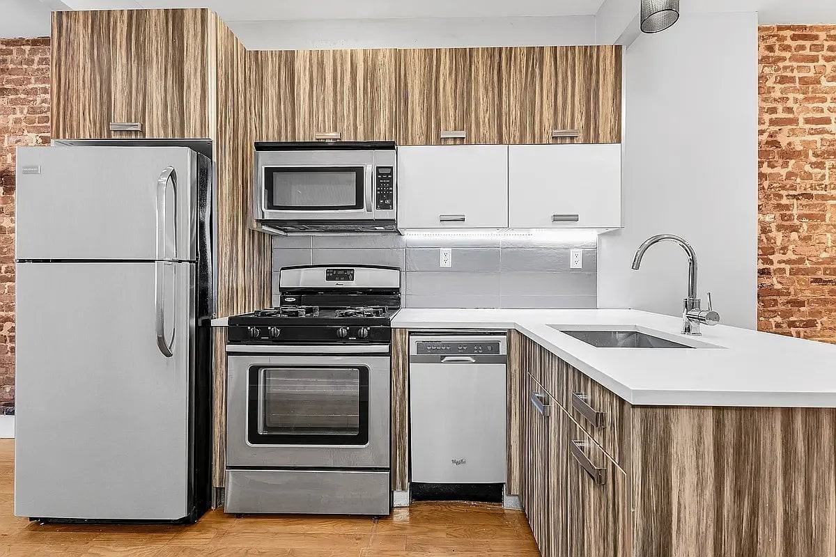 540 Bainbridge St #2L - Photo 2 of 6