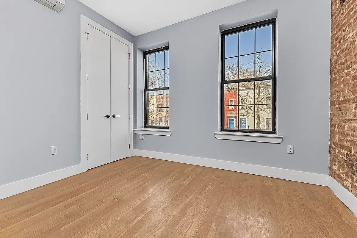 540 Bainbridge St #2L - Photo 3 of 6