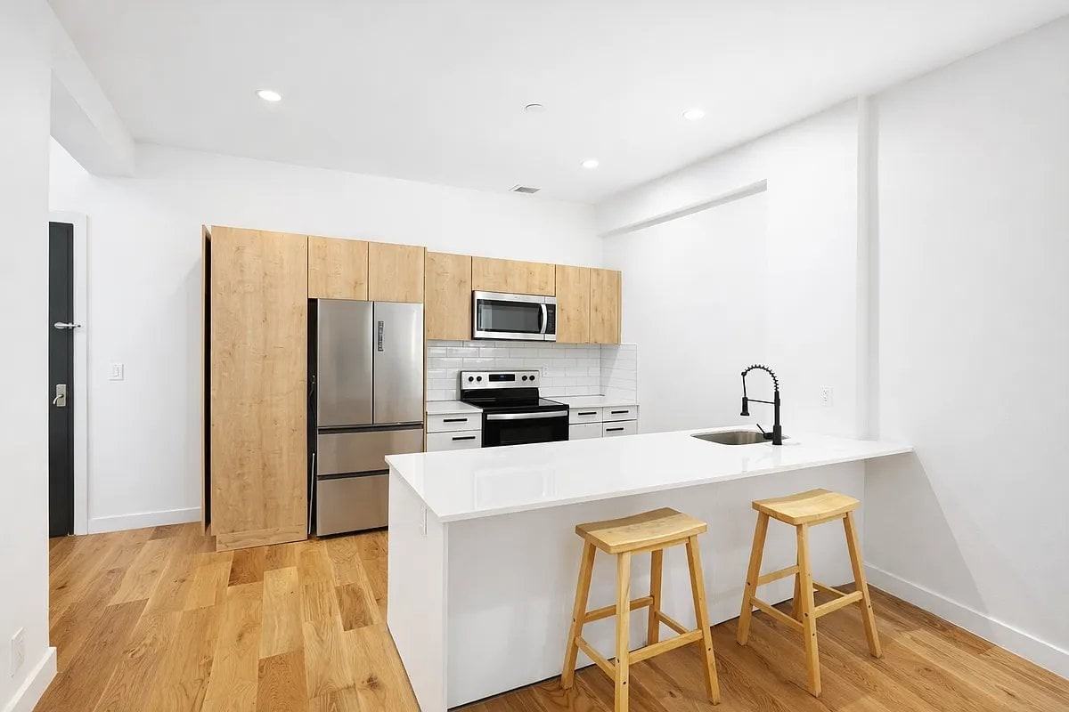 1543 Bergen St #3B - Photo 2 of 9