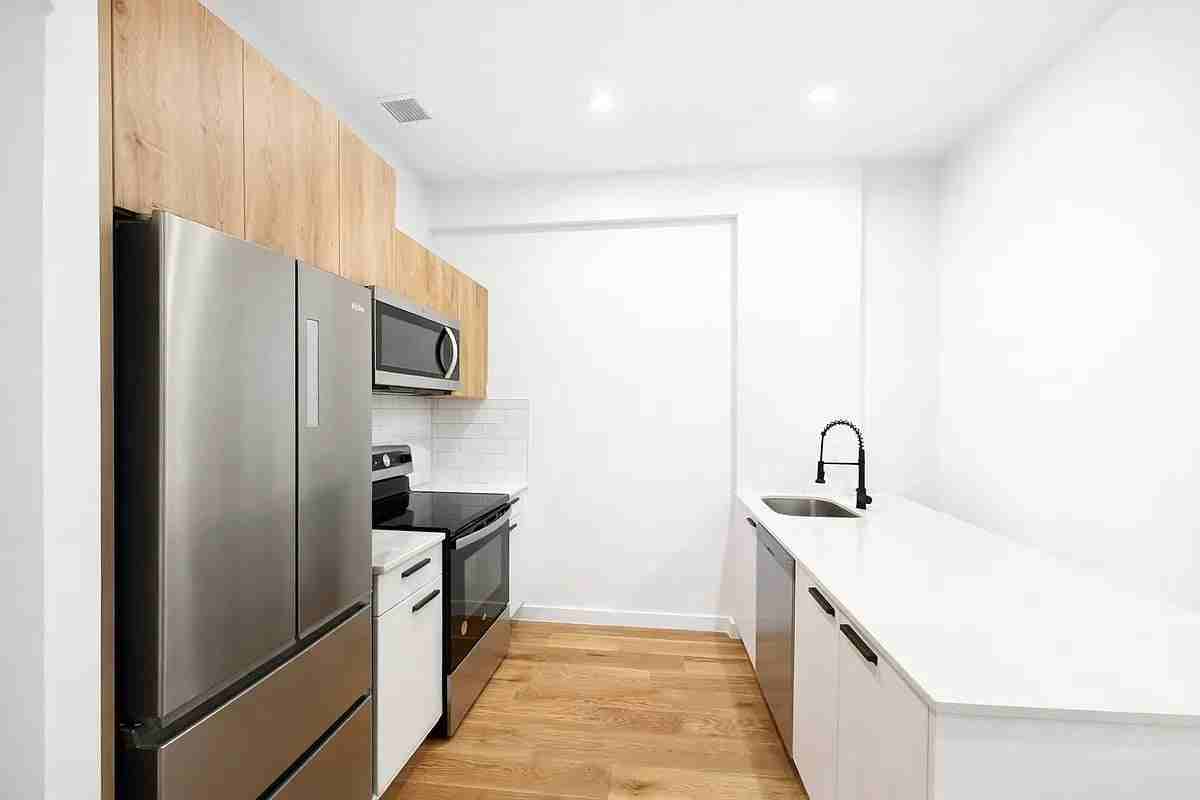 1543 Bergen St #3B - Photo 4 of 9