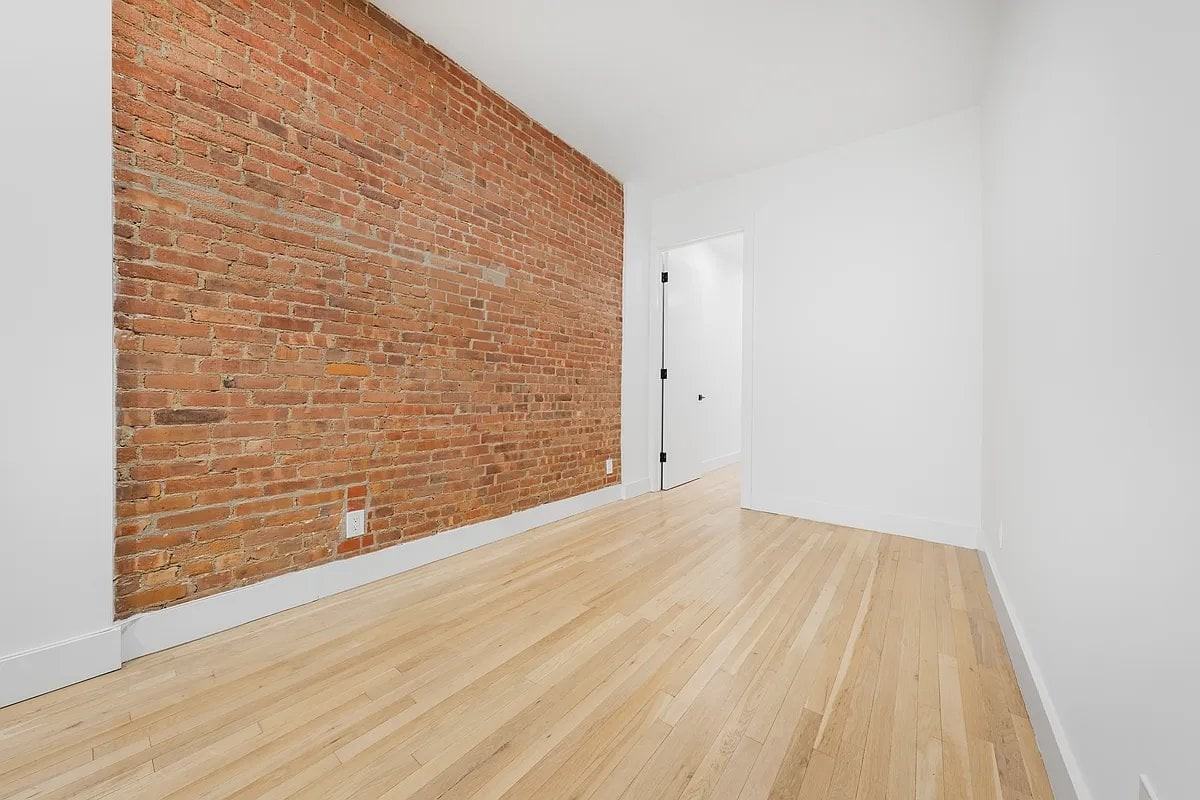 425 Amsterdam Ave #2SA - Photo 6 of 8