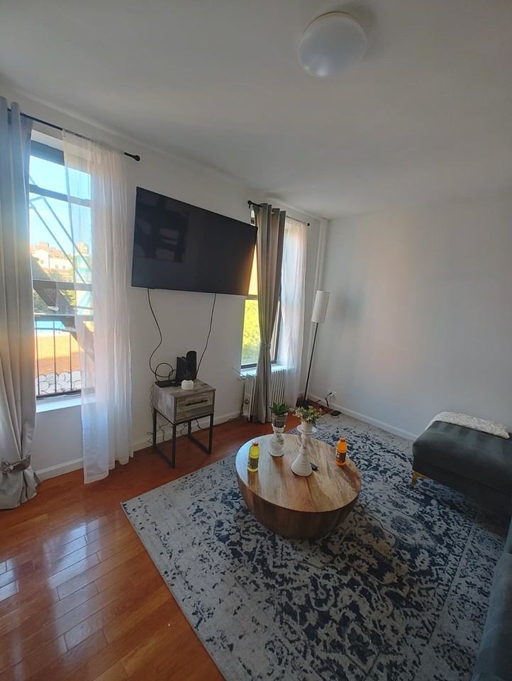 402 E 11th St #1495788P - Photo 2 of 12