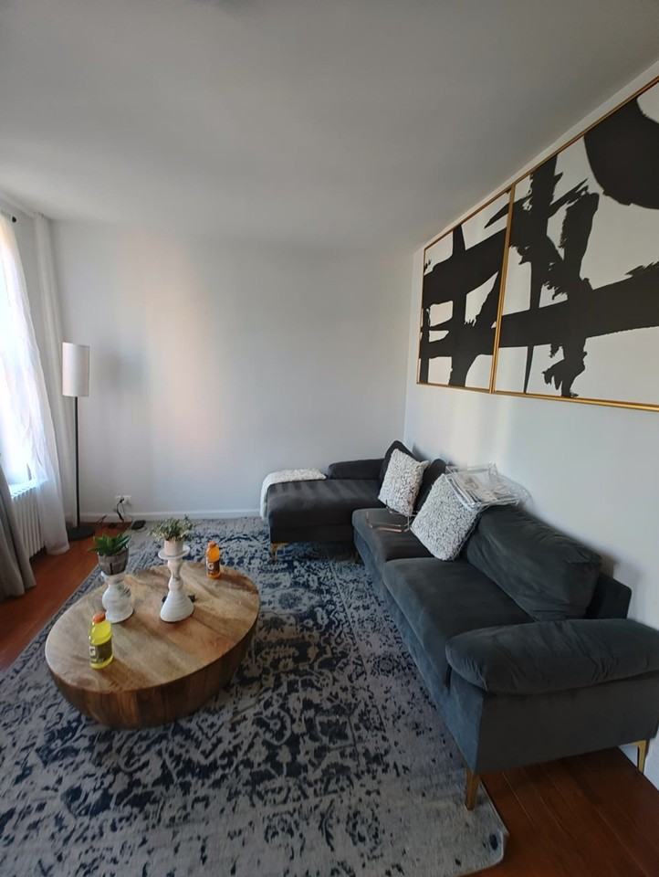 402 E 11th St #1495788P - Photo 3 of 12