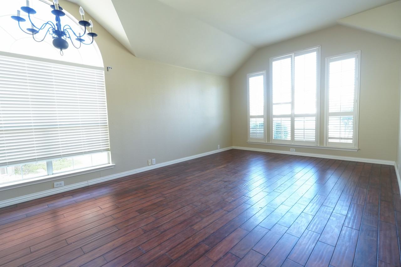 2005 Oak Hollow Drive - Photo 2 of 17