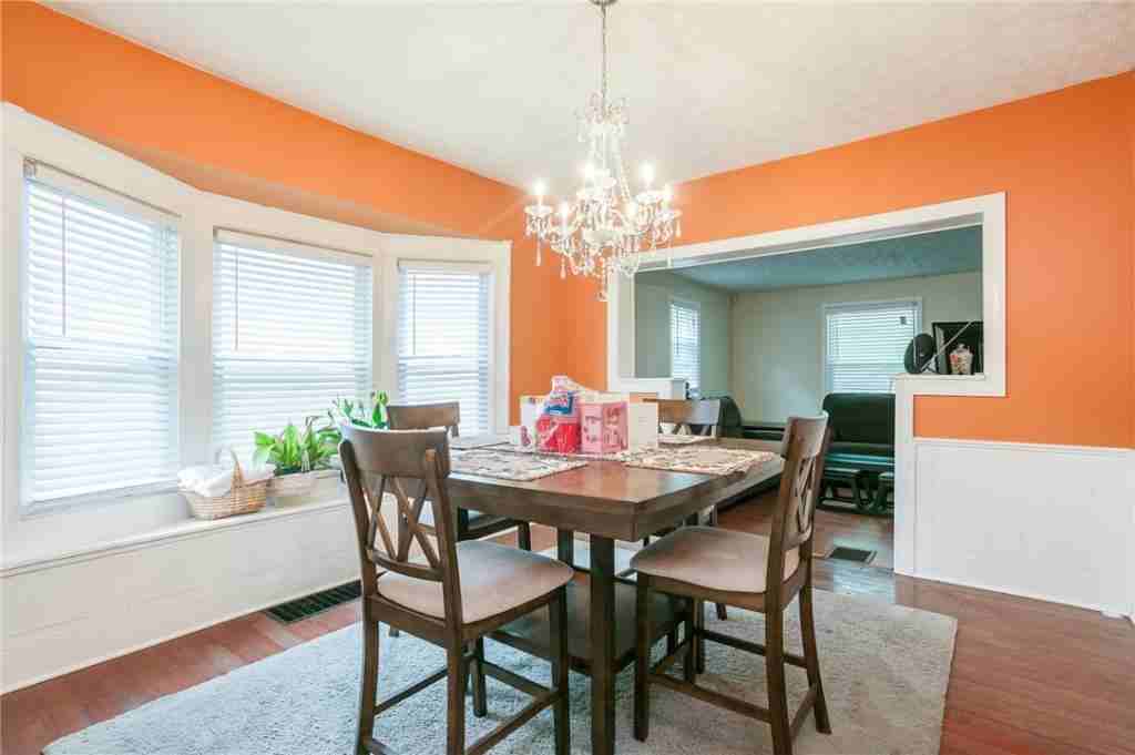 223 Lincoln Ave - Photo 2 of 11