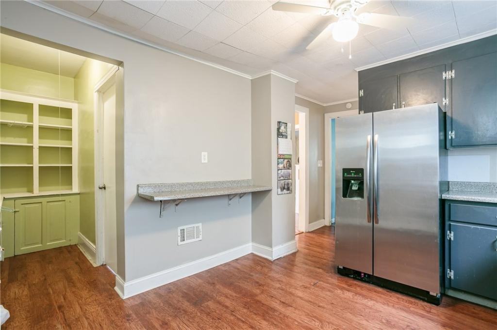 223 Lincoln Ave - Photo 3 of 11