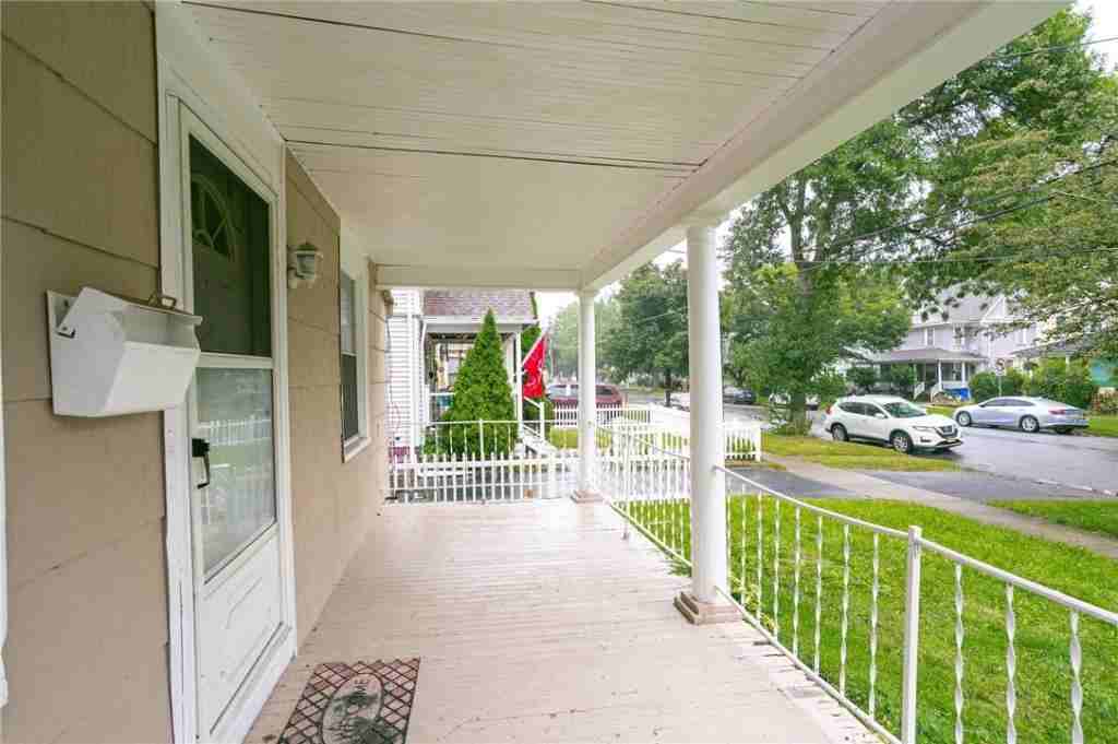 223 Lincoln Ave - Photo 5 of 11