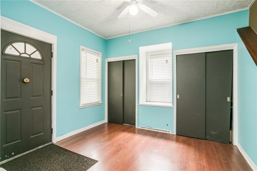 223 Lincoln Ave - Photo 6 of 11