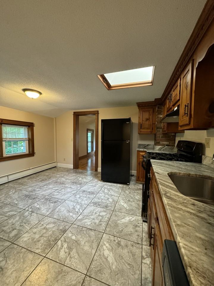 37 Middle St #2 - Photo 6 of 15