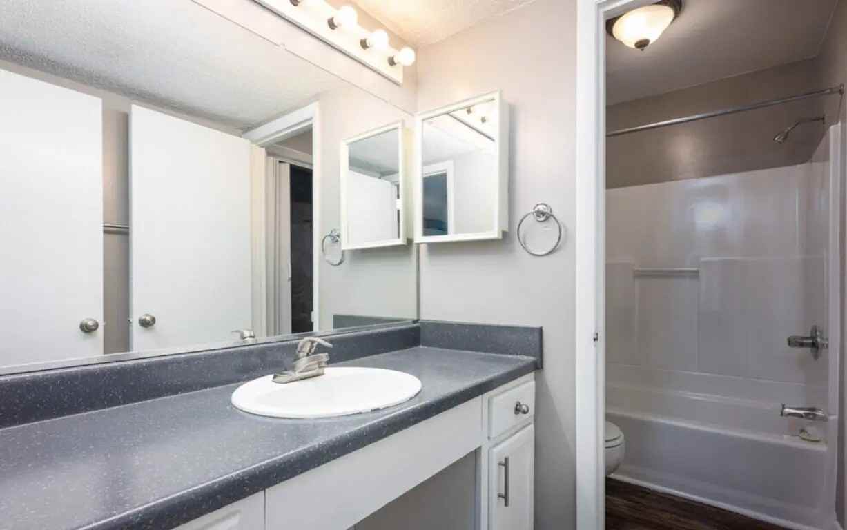 Hunt Club - Photo 5 of 34