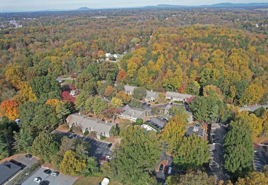 Hunt Club Apartments - Photo 7 of 35