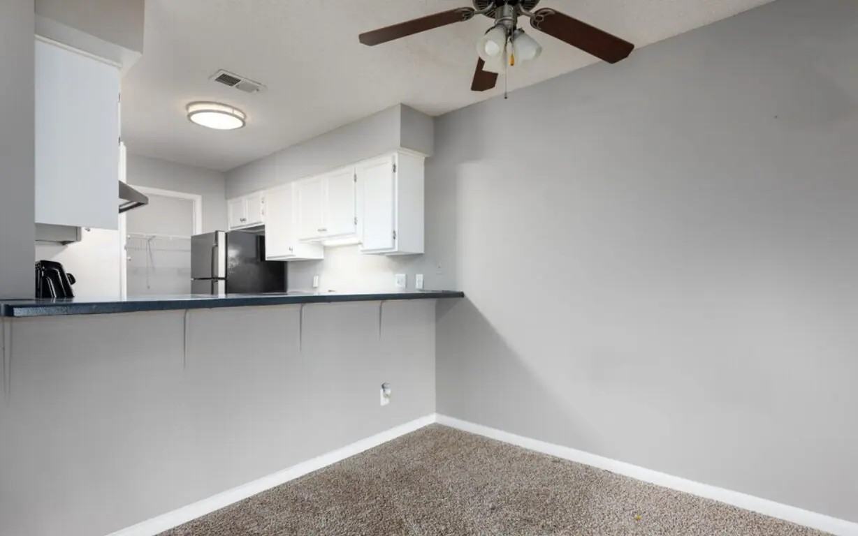 Hunt Club - Photo 3 of 34