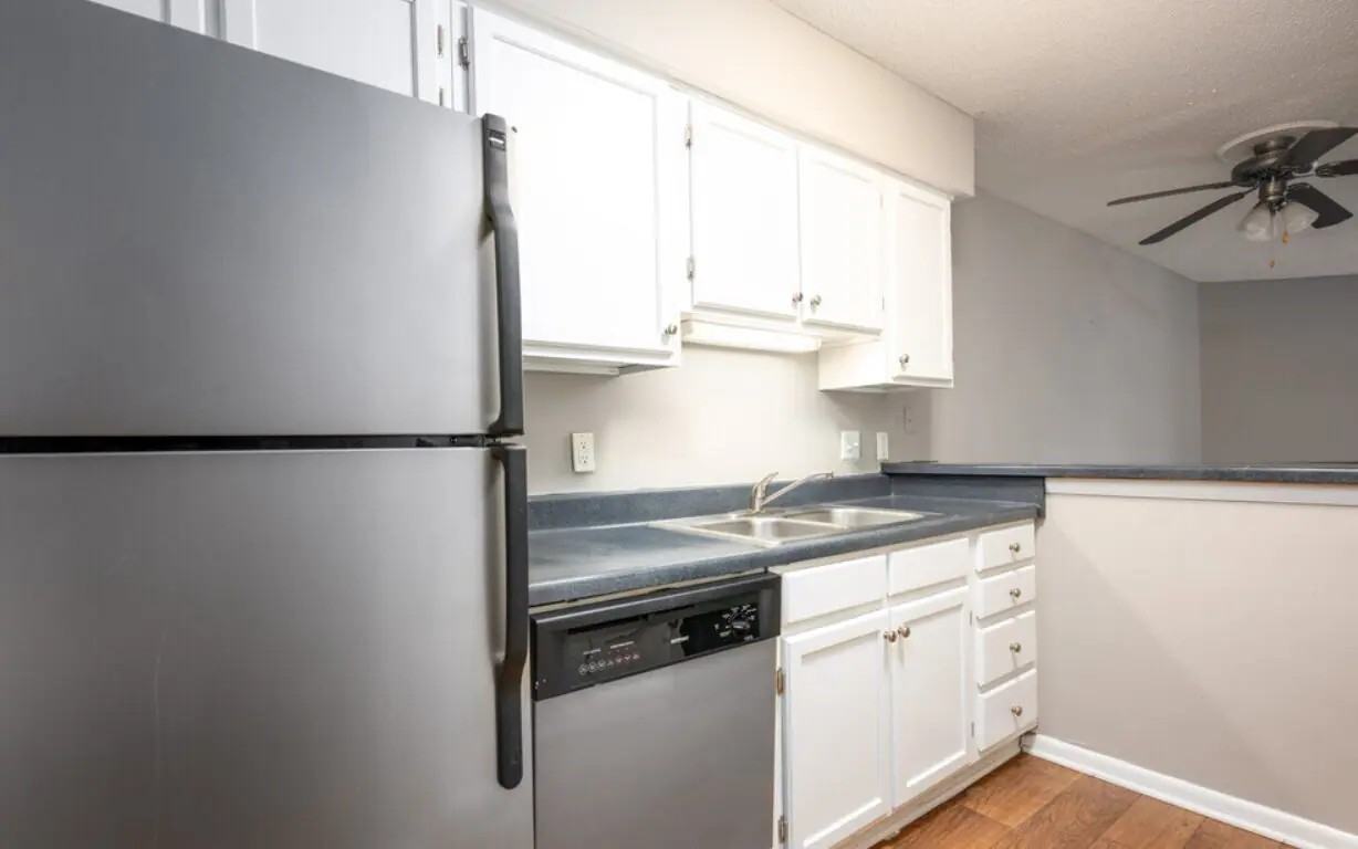 Hunt Club - Photo 2 of 34