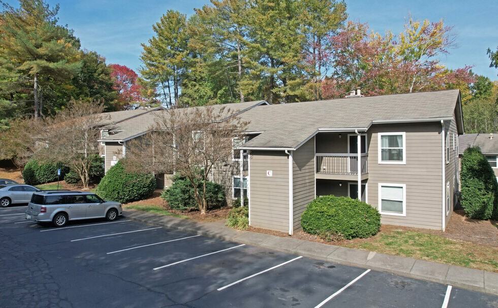 Hunt Club Apartments - Photo 6 of 35