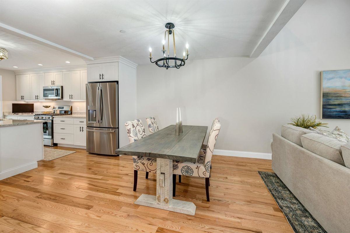 98 Brook Hl - Photo 3 of 16